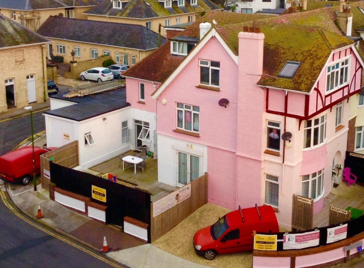 Barbie House ,Opposite The Beach & Paignton Pier , 2 Bedroom Apartment With Private Car Space & Garden , Free Access Next Door To The Stunning Ballet & Make Up School & A Beautiful Ladys Beauty Salon (Adults Only) Ngoại thất bức ảnh