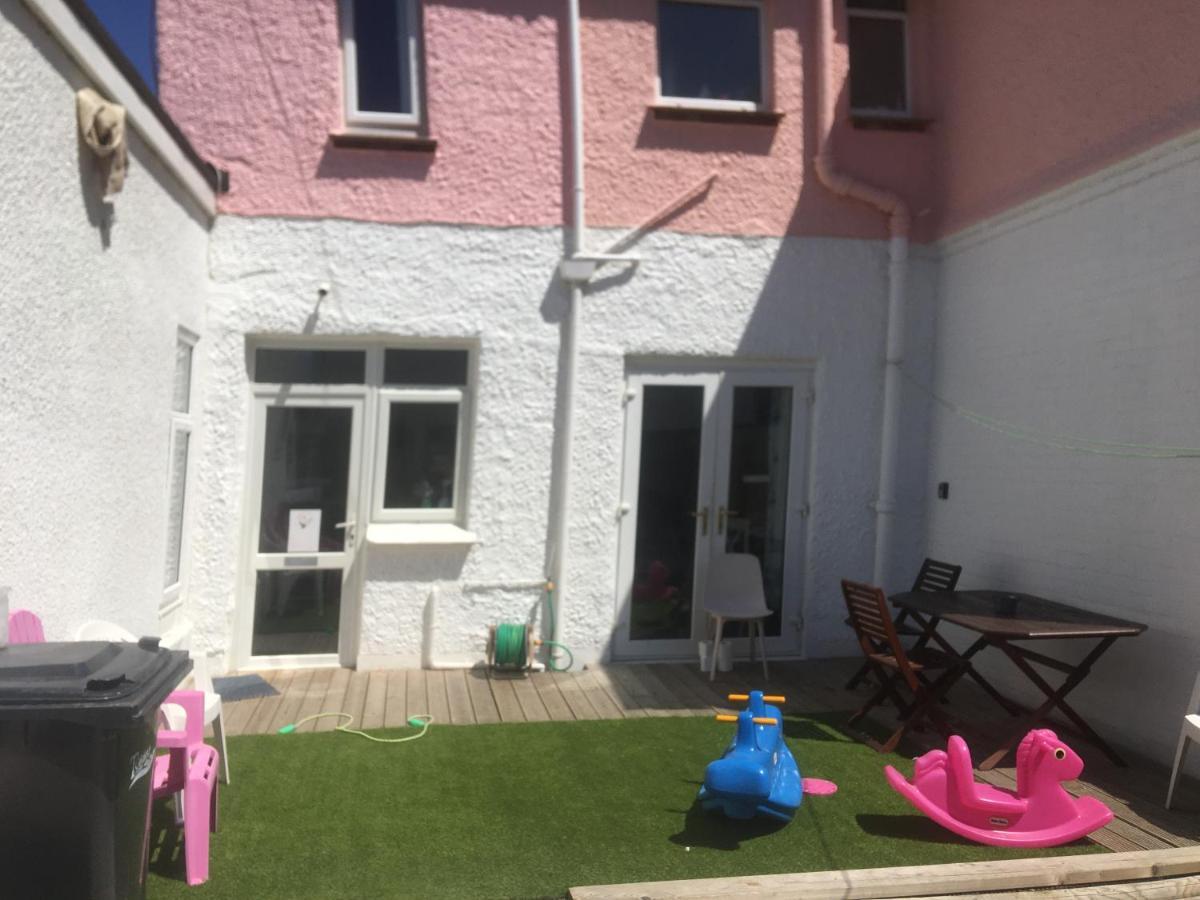 Barbie House ,Opposite The Beach & Paignton Pier , 2 Bedroom Apartment With Private Car Space & Garden , Free Access Next Door To The Stunning Ballet & Make Up School & A Beautiful Ladys Beauty Salon (Adults Only) Ngoại thất bức ảnh