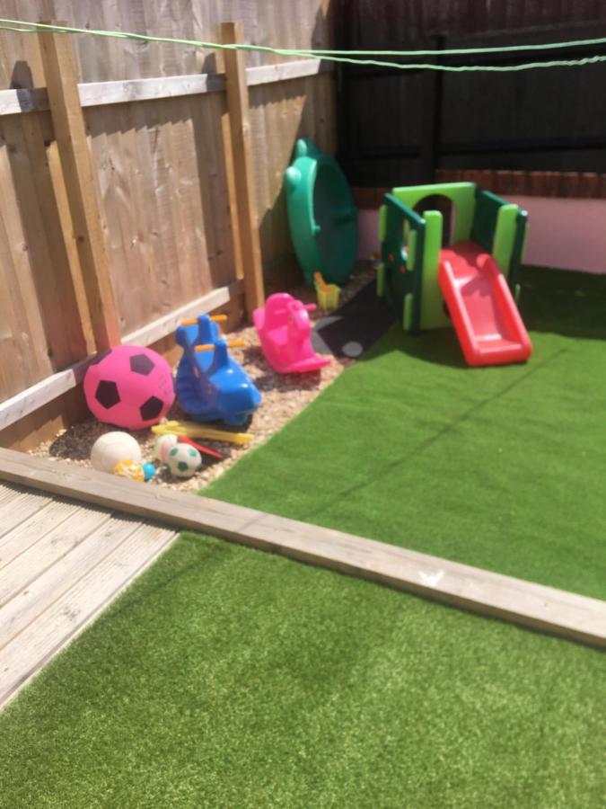 Barbie House ,Opposite The Beach & Paignton Pier , 2 Bedroom Apartment With Private Car Space & Garden , Free Access Next Door To The Stunning Ballet & Make Up School & A Beautiful Ladys Beauty Salon (Adults Only) Ngoại thất bức ảnh