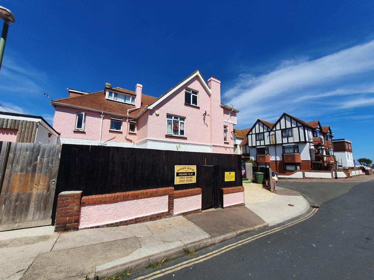 Barbie House ,Opposite The Beach & Paignton Pier , 2 Bedroom Apartment With Private Car Space & Garden , Free Access Next Door To The Stunning Ballet & Make Up School & A Beautiful Ladys Beauty Salon (Adults Only) Ngoại thất bức ảnh