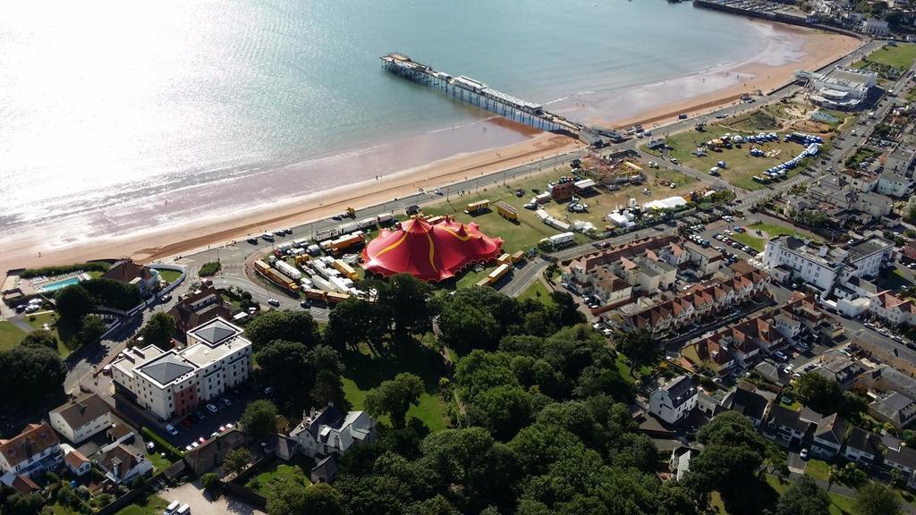 Barbie House ,Opposite The Beach & Paignton Pier , 2 Bedroom Apartment With Private Car Space & Garden , Free Access Next Door To The Stunning Ballet & Make Up School & A Beautiful Ladys Beauty Salon (Adults Only) Phòng bức ảnh