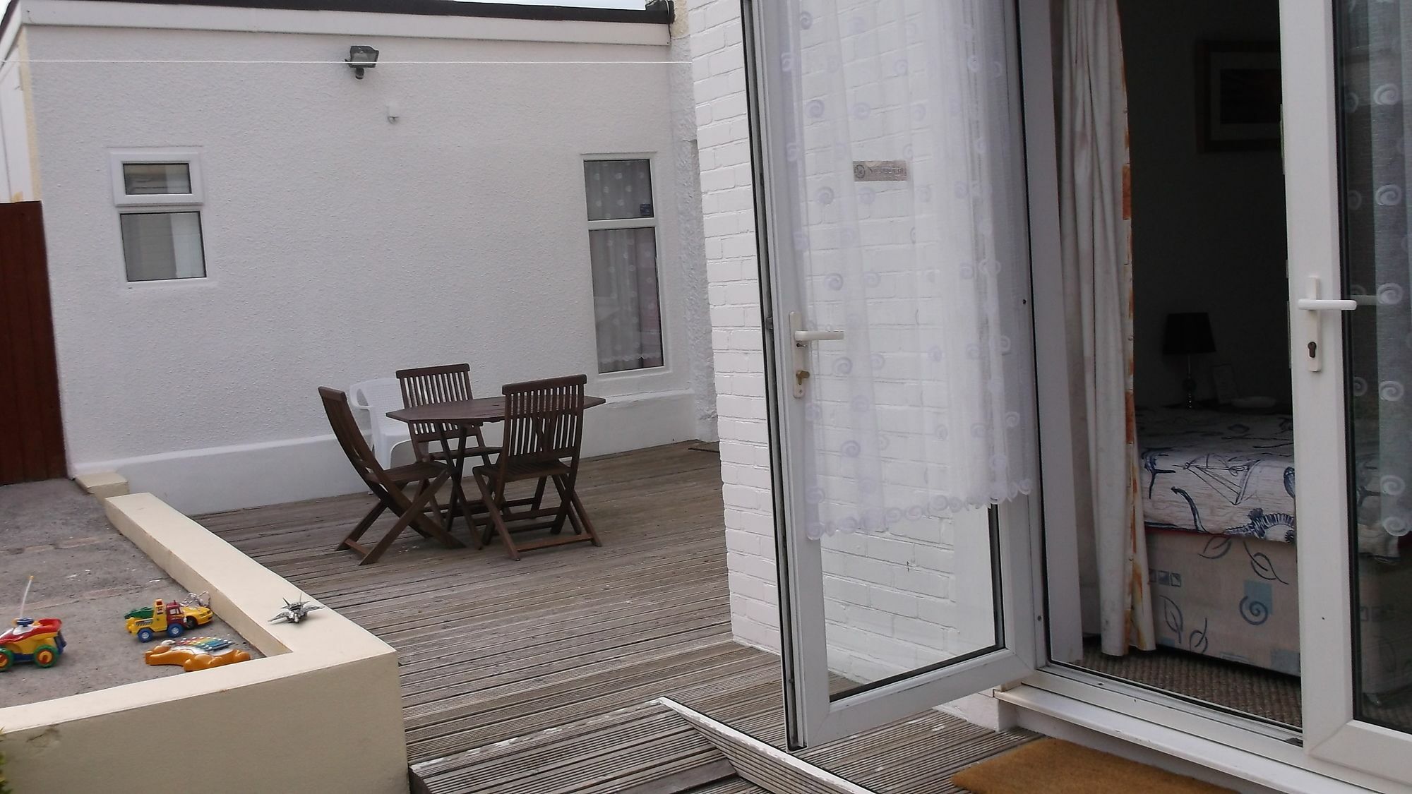 Barbie House ,Opposite The Beach & Paignton Pier , 2 Bedroom Apartment With Private Car Space & Garden , Free Access Next Door To The Stunning Ballet & Make Up School & A Beautiful Ladys Beauty Salon (Adults Only) Ngoại thất bức ảnh